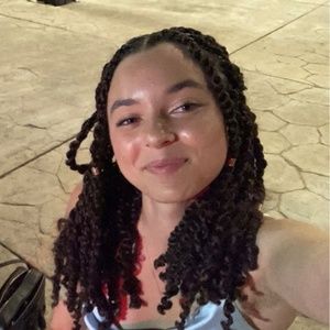 Meet your Posher, Claire